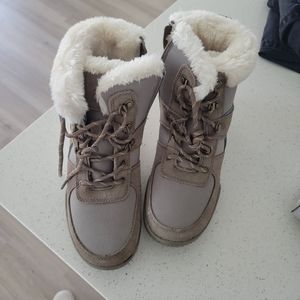 Weatherproof size 7 winter boots